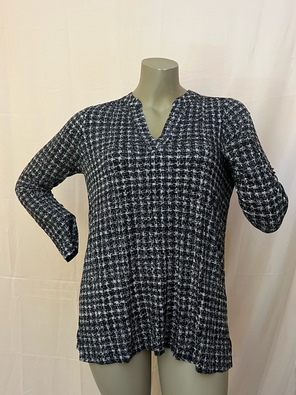 J. Jill Black & White Houndstooth V-Neck blouse